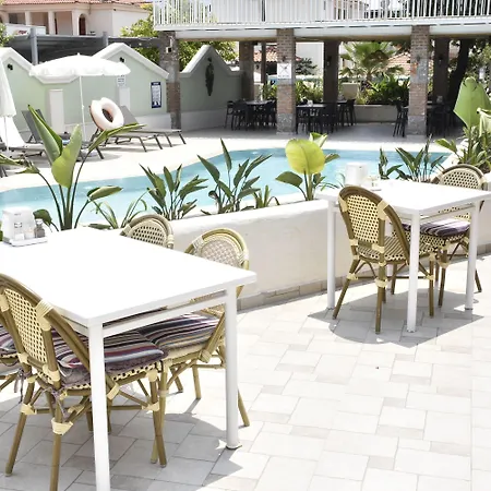 Magic Tulip Hotel 3*